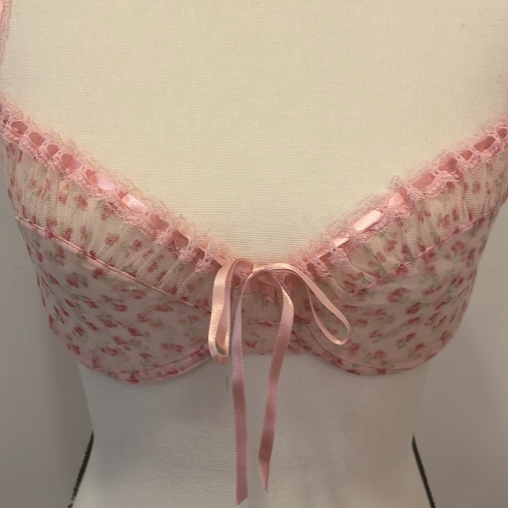 Pink bra - Picture 3 of 5